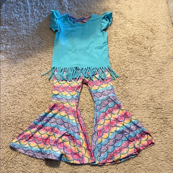 Toddler Ruffle Girl Two Piece Set - Picture 2 of 4